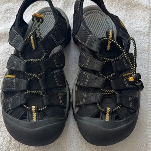 Men’s Keen Newport Black Waterproof Sport Sandals, yellow accent, Men size 8
